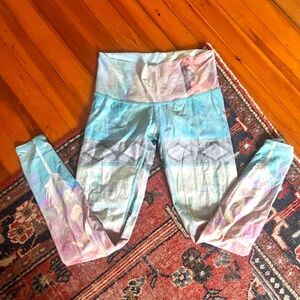 lTeeki aztez geometric print leggings small